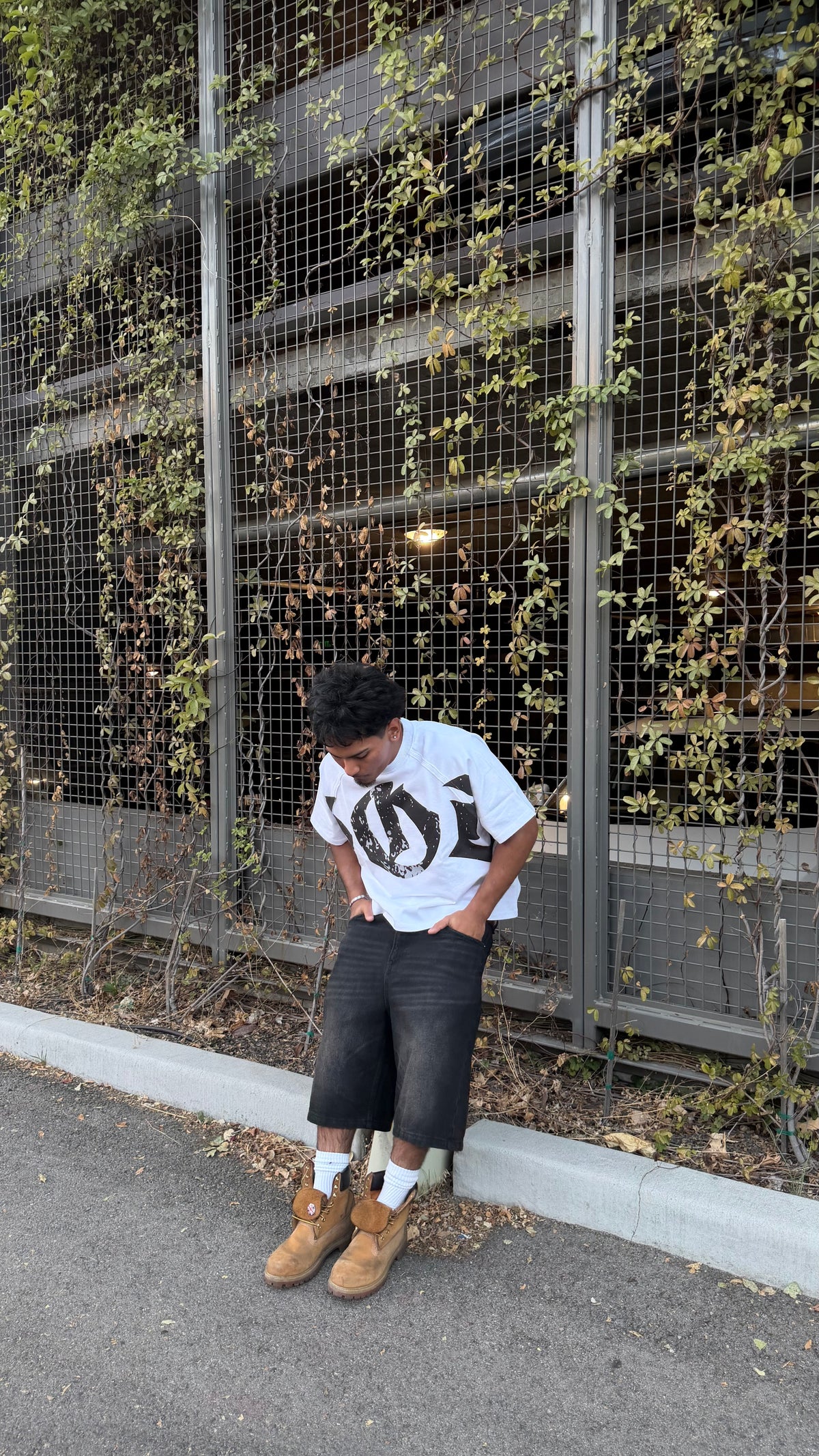 WHITE GOD TEE